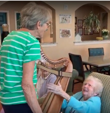 Harpist Margi Miller plucks a new connection with Alzheimers Patients
